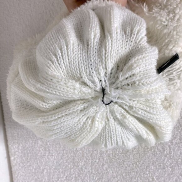 5/$25 Robin Ruth Jamaica White Black Knit Fleece Lined Hat W Ear Flaps & Pom Pom - Picture 10 of 15